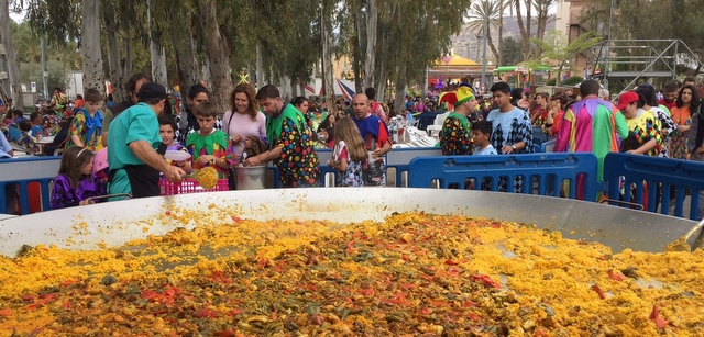 PAELLA GIGANTE MAYOS 2016